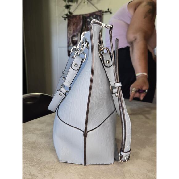 Calvin Klein blue reversable leather tote with matching pouch - Picture 8 of 8